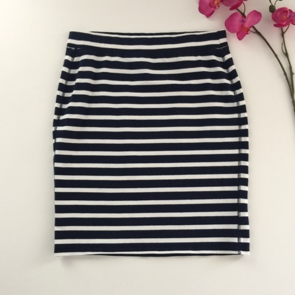 Old Navy Pull-on Striped Skirt blue/white small - Picture 2 of 3